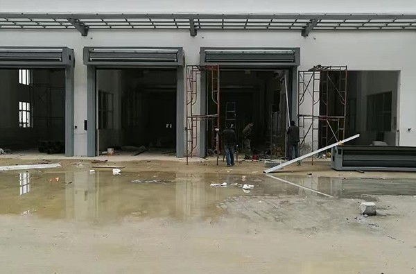 硬質(zhì)快速門